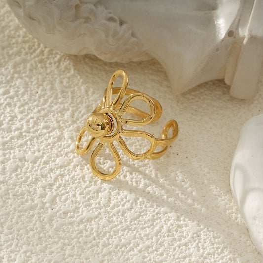 Bague Dorée Ajustable Fleur Sculptée En Boucles Métalliques Et Perle Centrale