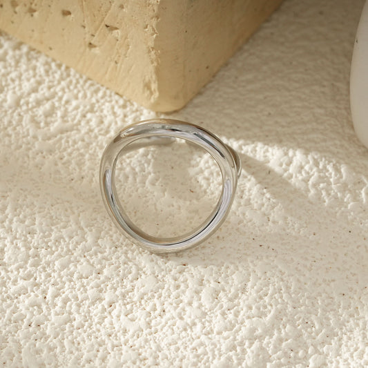 Bague Argentée Design Ovale Asymétrique En Anneau Poli