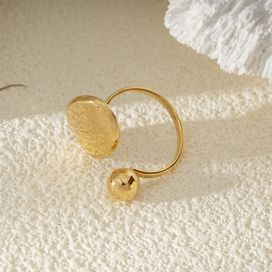 Bague Dorée Ouverte Avec Sphère Et Disque