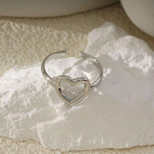 Bague Argentée Ajustable Fin Anneau Avec Cœur Creux Poli