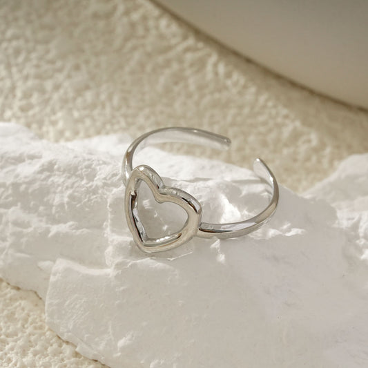 Bague Argentée Ajustable Fin Anneau Avec Cœur Creux Poli