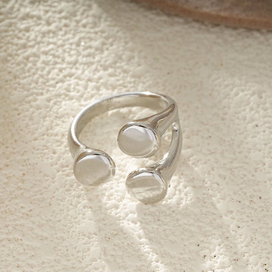 Bague Ouverte Avec Trio De Gouttes Lisses En Relief