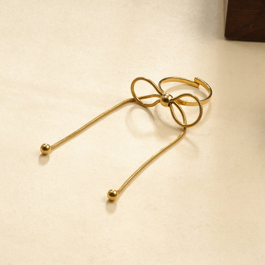 Bague dorée nœud long