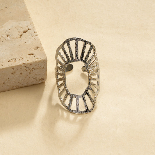 Bague Argentée Ajustable Sculpturale Gravée en Forme de Rayon Abstrait
