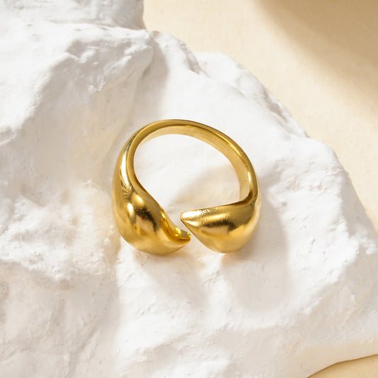 Bague dorée ajustable ouverture avant motif géométrique