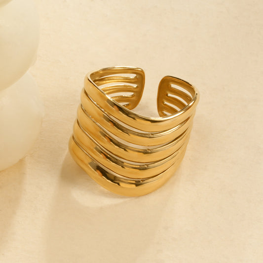 Bague Dorée Ajustable Large Striée Avec Effet Vague