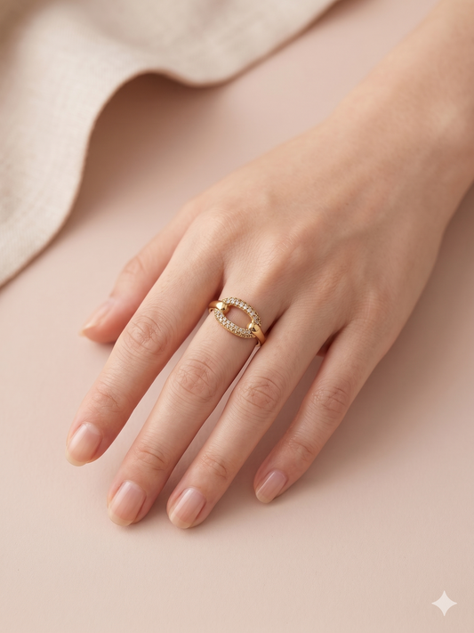 Bague anneau central ovale serti de strass