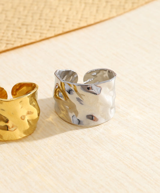 Bague large argentée effet vagues martelées