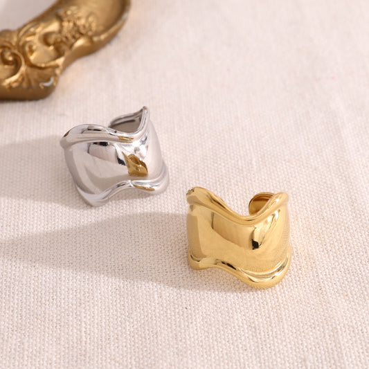 Bague dorée épaisse effet miroir en vagues avec bordures reliefs