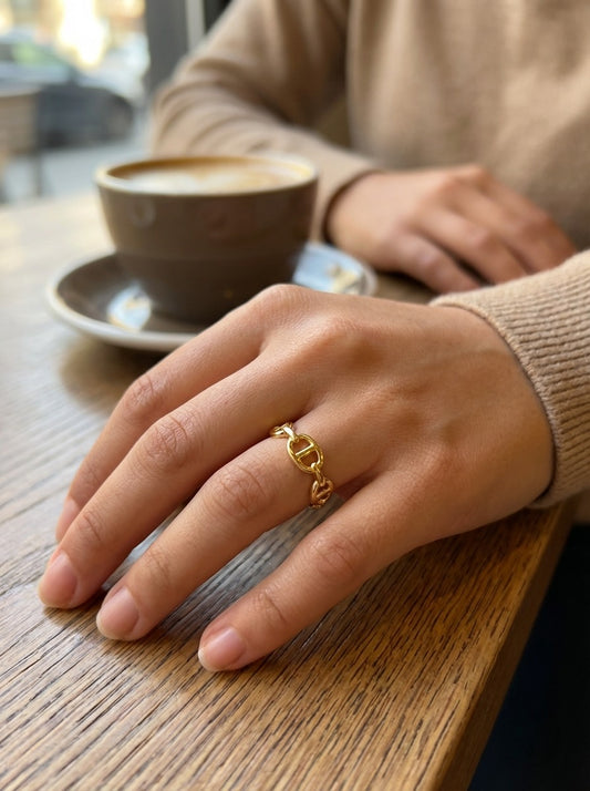 Bague fine ajustable à maillons entrelacés