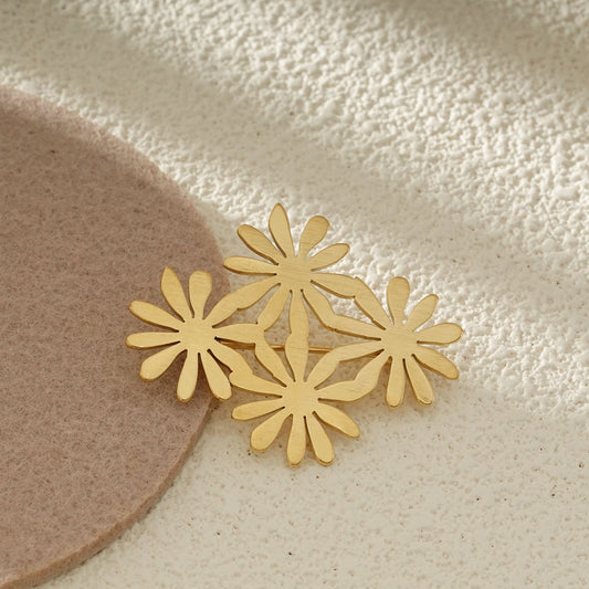 Broche Dorée Ajourée Bouquet De Fleurs Stylisées