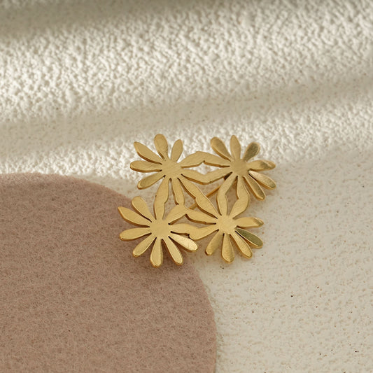 Broche Dorée Ajourée Bouquet De Fleurs Stylisées