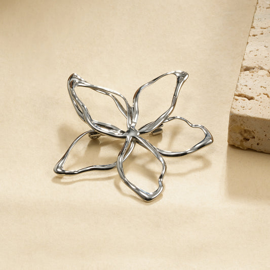 Broche argentée fine fleur