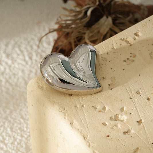 Broche Argentée Cœur Bombé Aux Courbes Fluides
