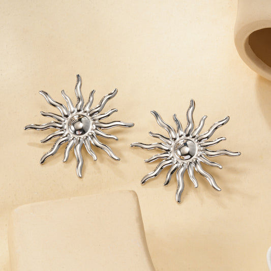 Boucles d’oreilles argentées en forme de soleil lumineux effet miroir