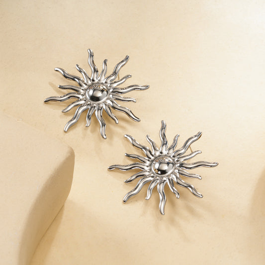 Boucles d’oreilles argentées en forme de soleil lumineux effet miroir