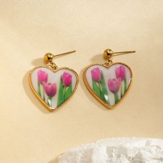 Boucles d'oreilles cœur avec tulipes dessinées