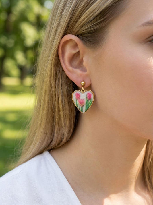 Boucles d'oreilles cœur avec tulipes dessinées