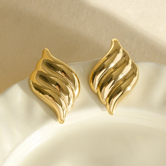 Boucles d’oreilles clous feuille ondulée effet miroir