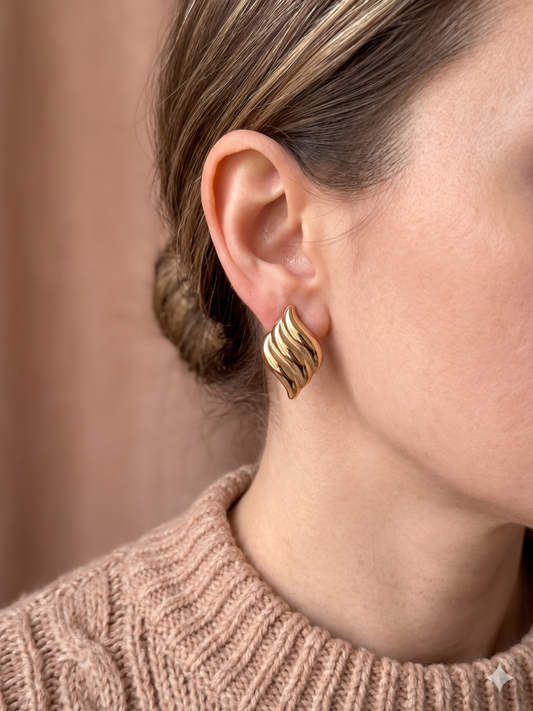 Boucles d’oreilles clous feuille ondulée effet miroir