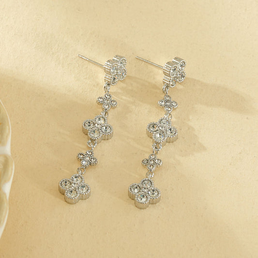 Boucles d’oreilles pendantes 5 fleurs strassées