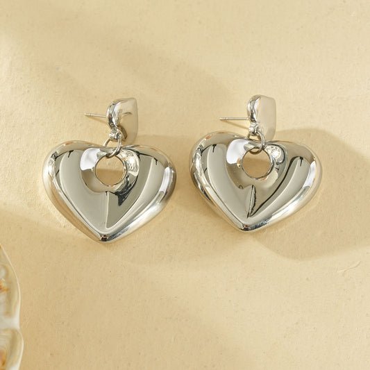 Boucles d’oreilles argentées cœurs bombés lisses pendantes