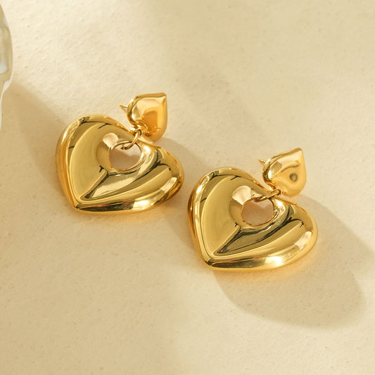 Boucles d’oreilles dorées cœurs bombés lisses pendantes