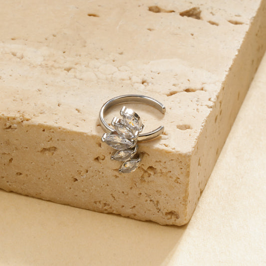 Bague d'oreille earcuff argentée motif fleur 5 pétales