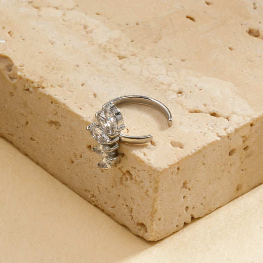 Bague d'oreille earcuff argentée motif fleur 5 pétales