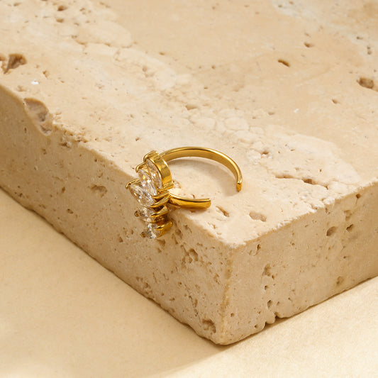 Bague d'oreille earcuff dorée motif fleur 5 pétales