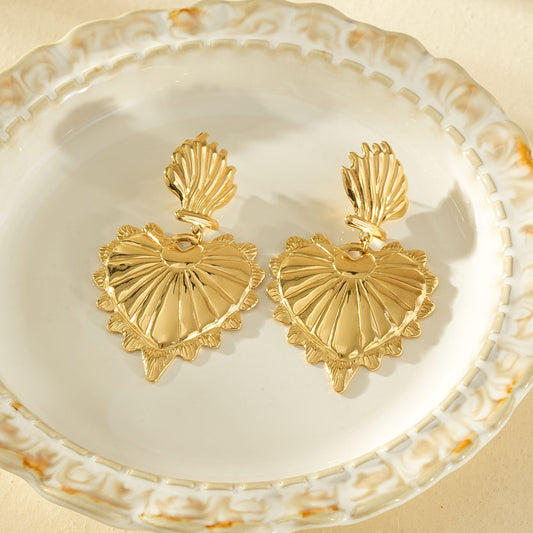 Boucles d'oreilles dorées pendantes grand cœur bombé texturé