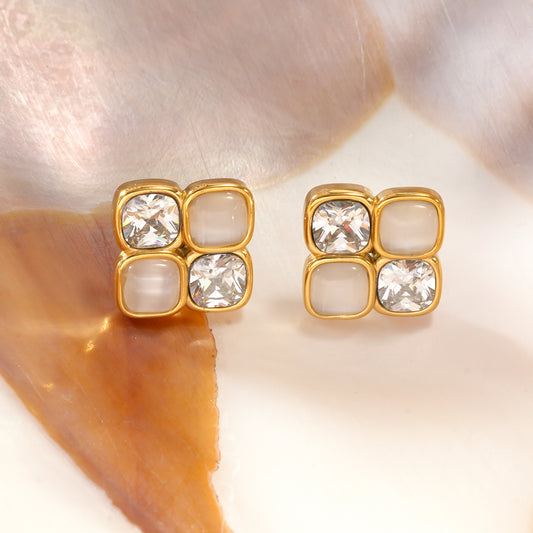 Boucles d'oreilles clous dorée losange strassés et pierres