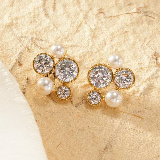 Boucles d'oreilles clous strass ronds et perles blanches