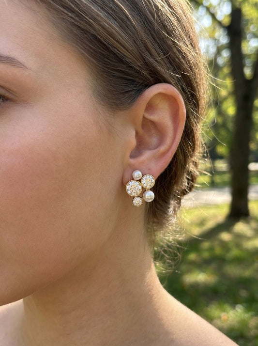 Boucles d'oreilles clous strass ronds et perles blanches