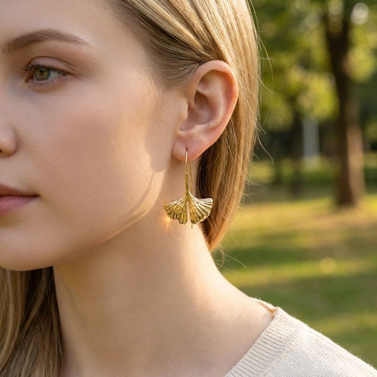 Boucles d'oreilles arc longues dorées feuille de ginkgo