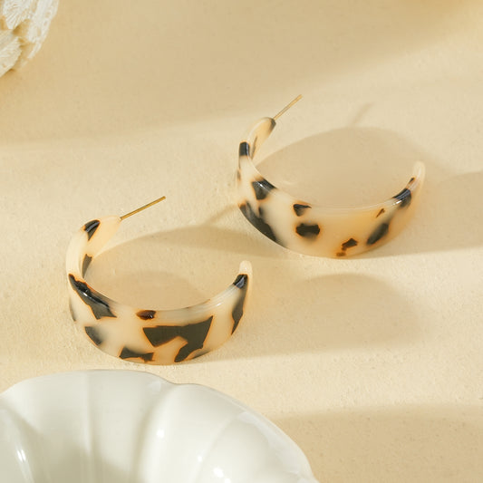 Boucles d'oreilles créoles ouvertes épaisses en résine léopard