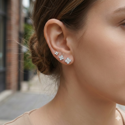 Lot de 3 boucles d'oreilles puces à motif carré strassé