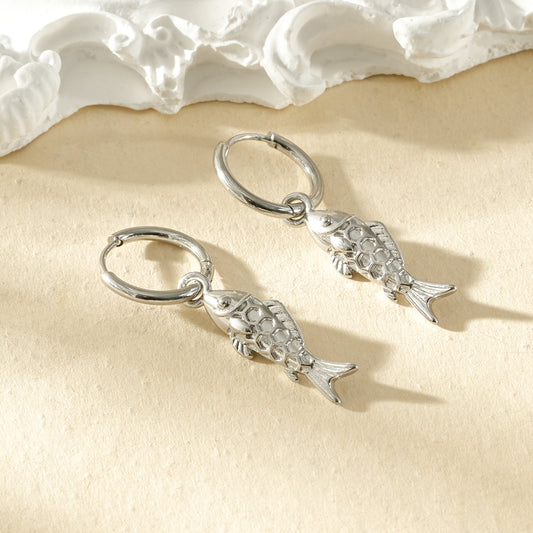 Boucles d'oreilles créoles argentées pendentif carpe koi