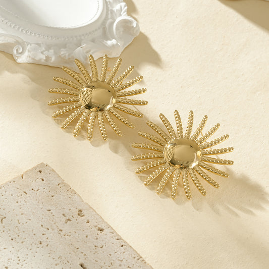 Boucles d’oreilles clous dorées grand soleil rayonnant