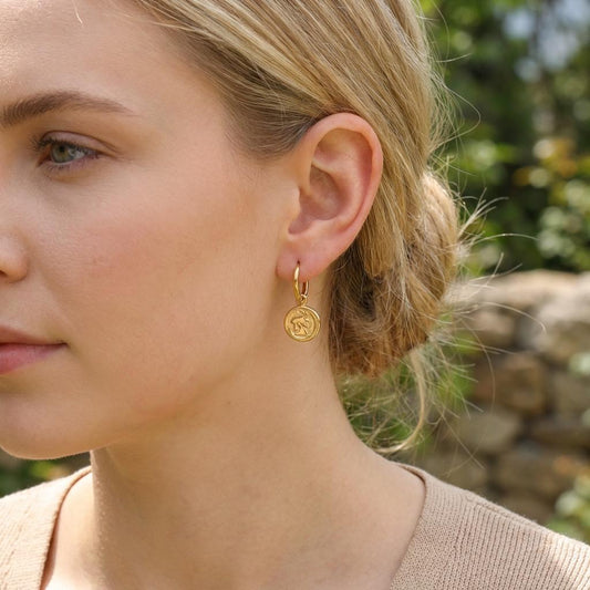 Boucles d’oreilles créoles pendentif médaille visage antique