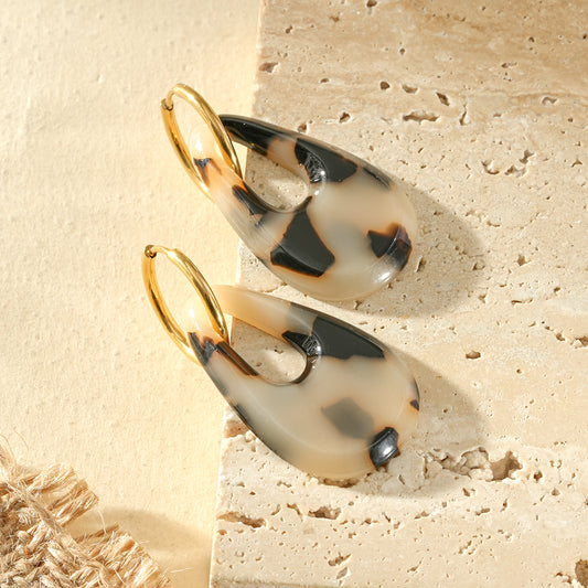 Boucles d'oreilles dorées créoles pendentif goutte ajouré résine léopard