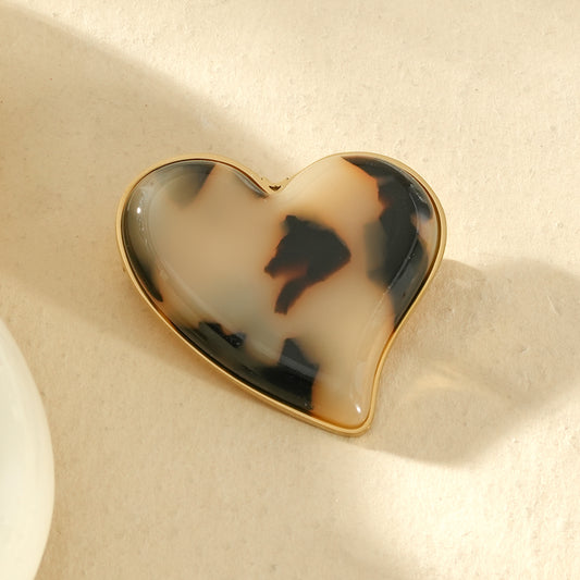 Broche dorée forme cœur résine léopard