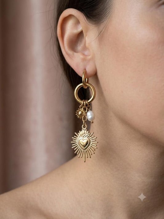 Boucles d’oreilles créoles dorées pendantes soleil cœur et perle blanche