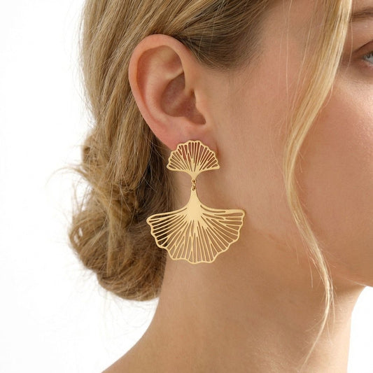 Boucles d’oreilles dorées à pendantes feuille de ginkgo graphique