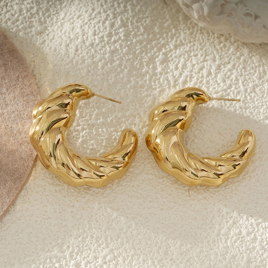Boucles d'Oreilles Créoles Dorées Design Torsadé Et Sculpté