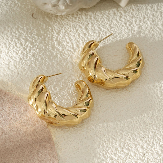 Boucles d'Oreilles Créoles Dorées Design Torsadé Et Sculpté