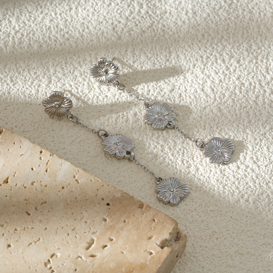 Boucles d'Oreilles Pendantes Argentées Pétales de Fleurs Avec Strass