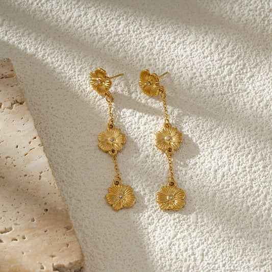 Boucles d'Oreilles Pendantes Dorées Pétales de Fleurs Avec Strass