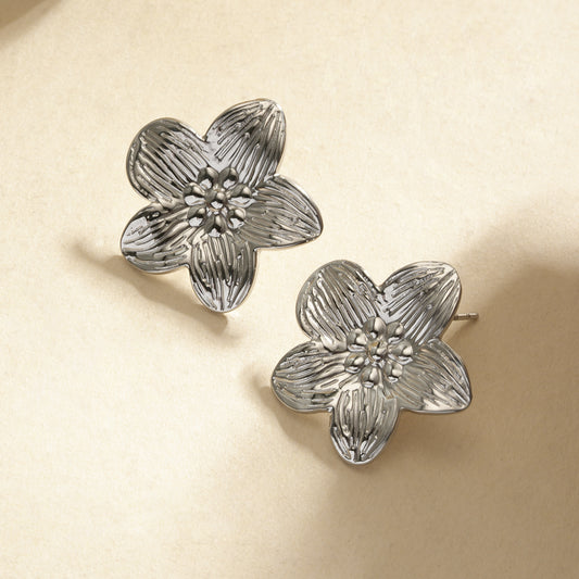 Boucles d'oreilles argentées fleur martelée