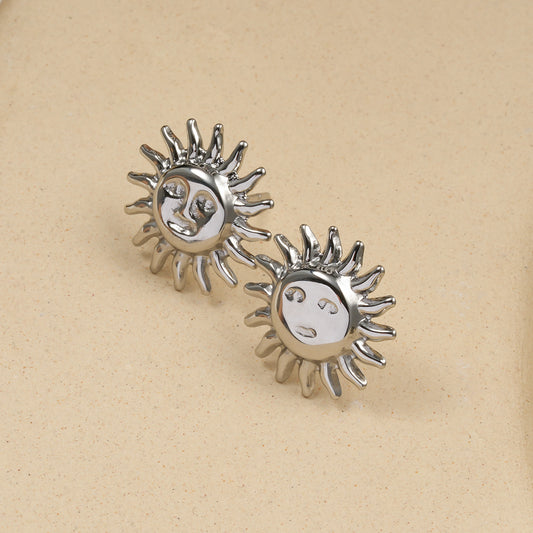 Clous d'Oreilles Argentés Moyen Soleil Expressif